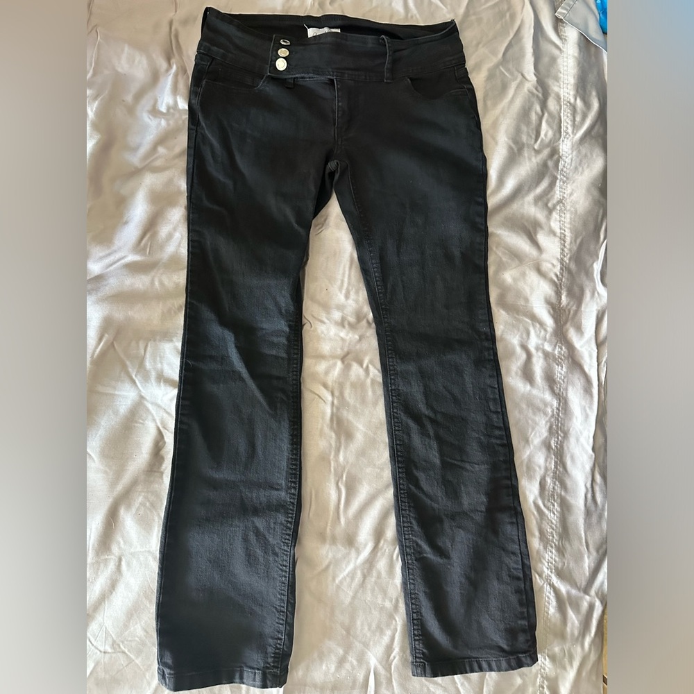 Straight leg black jeans, low rise